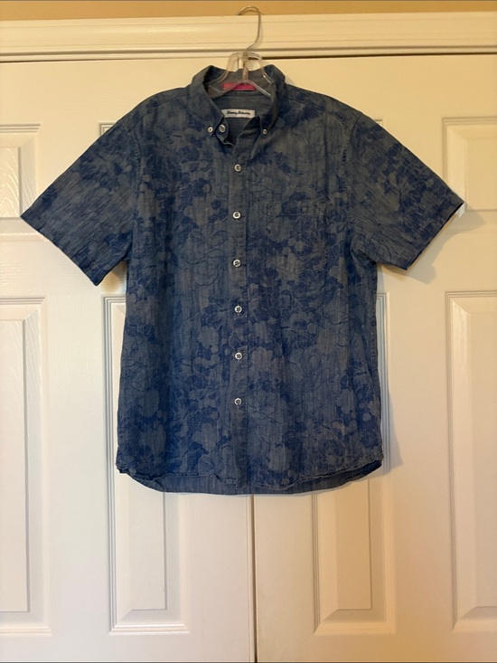 Tommy Bahama Other - Tommy Bahama Short Sleeve Beach Blue Subtle Floral Button Down